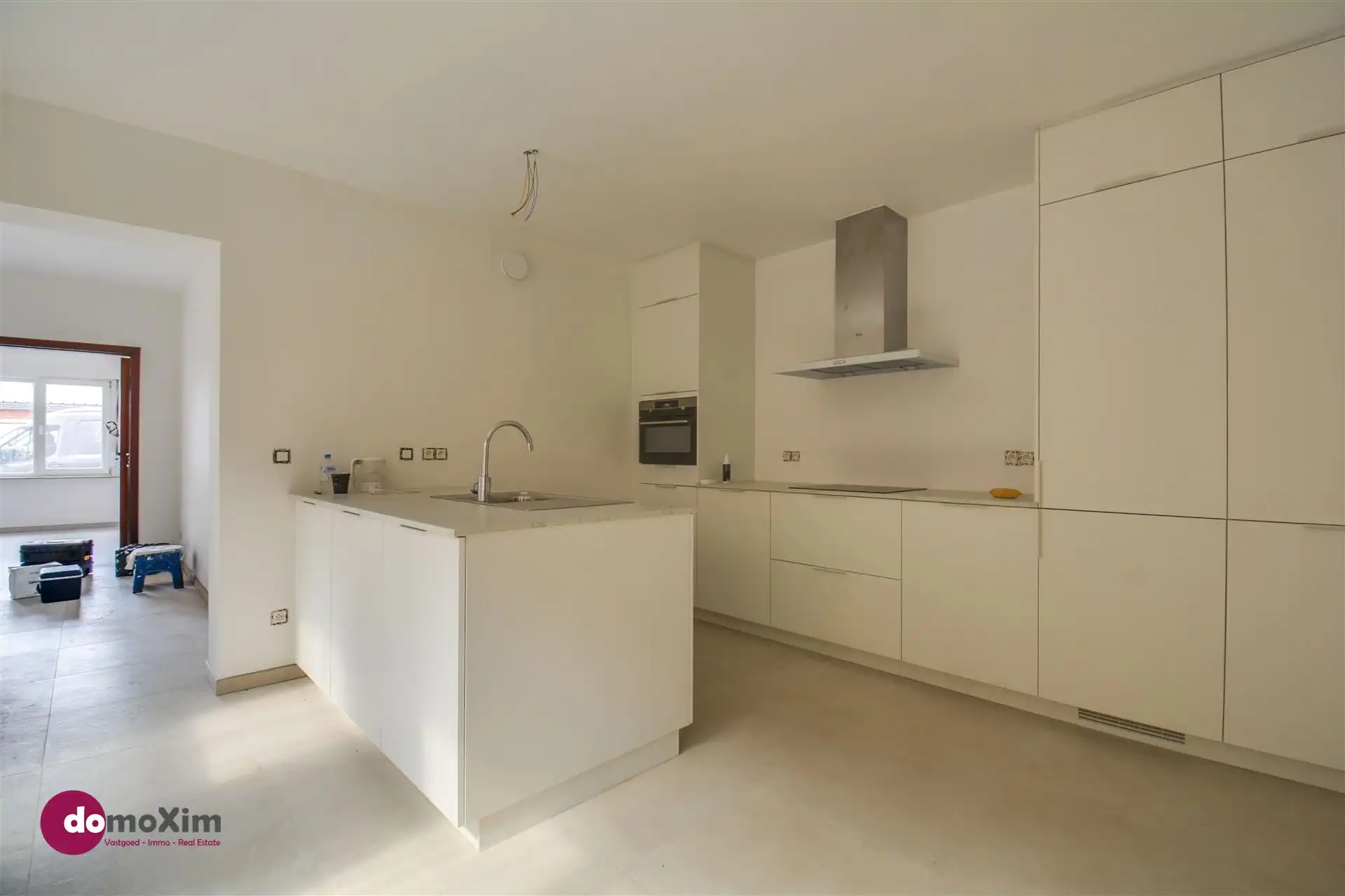 Gerenoveerde woning met loods, stallen en serre op een terrein van 32 are foto 5