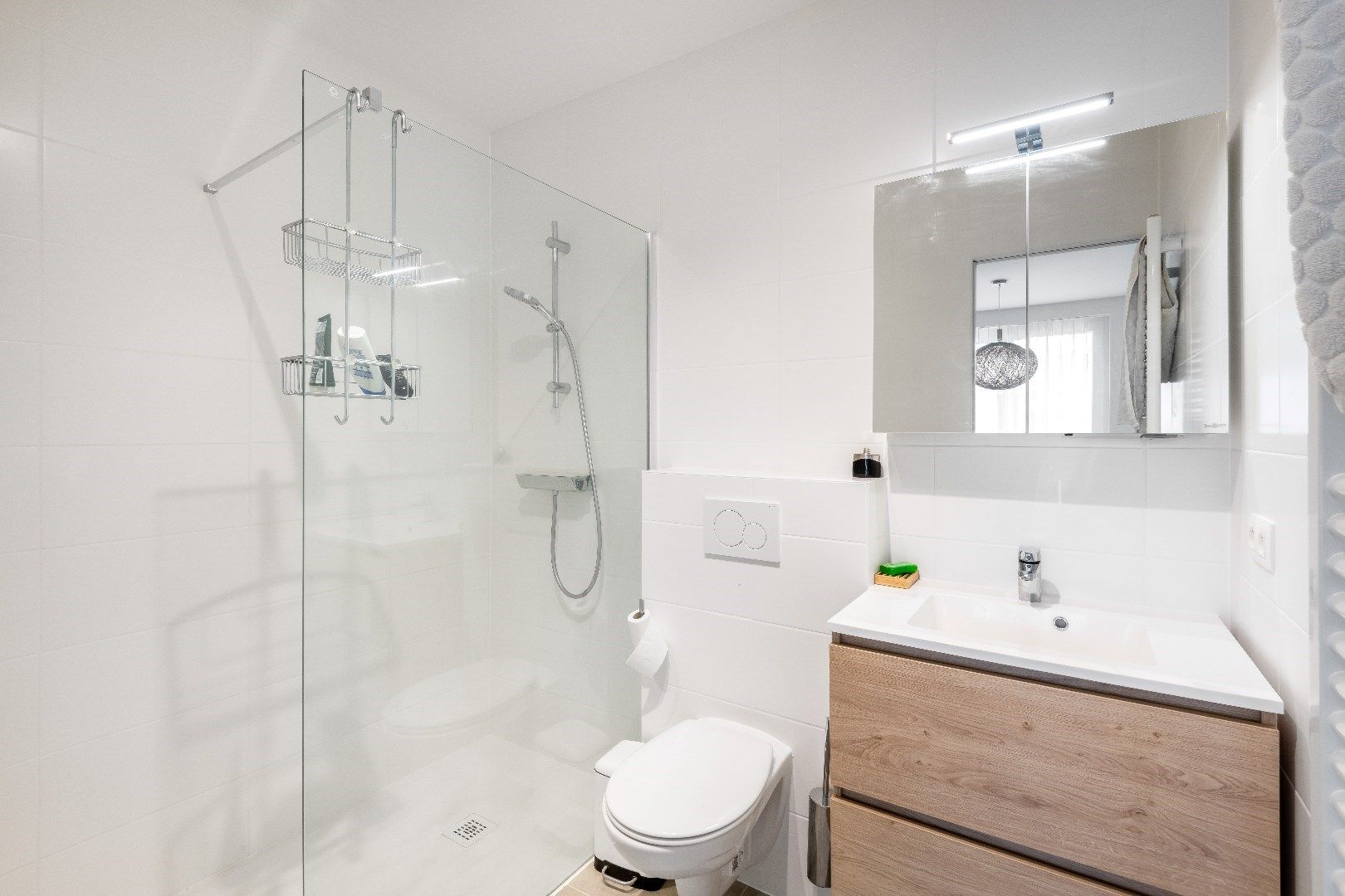 Luxueus afgewerkt nieuwbouwappartement vlakbij de Zeedijk en het Rubensplein. foto 10