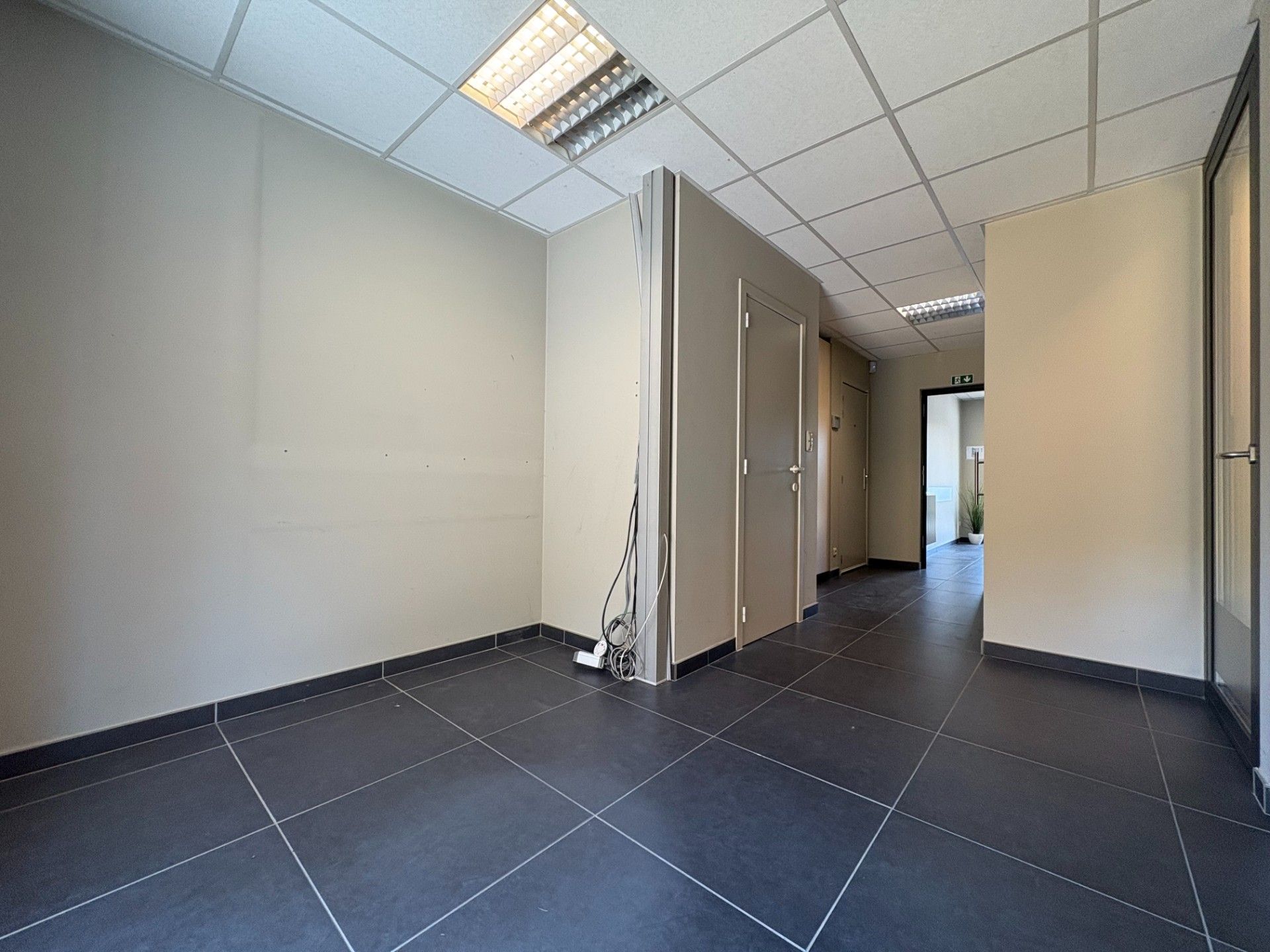 Instapklaar commercieel pand in Avelgem foto 10