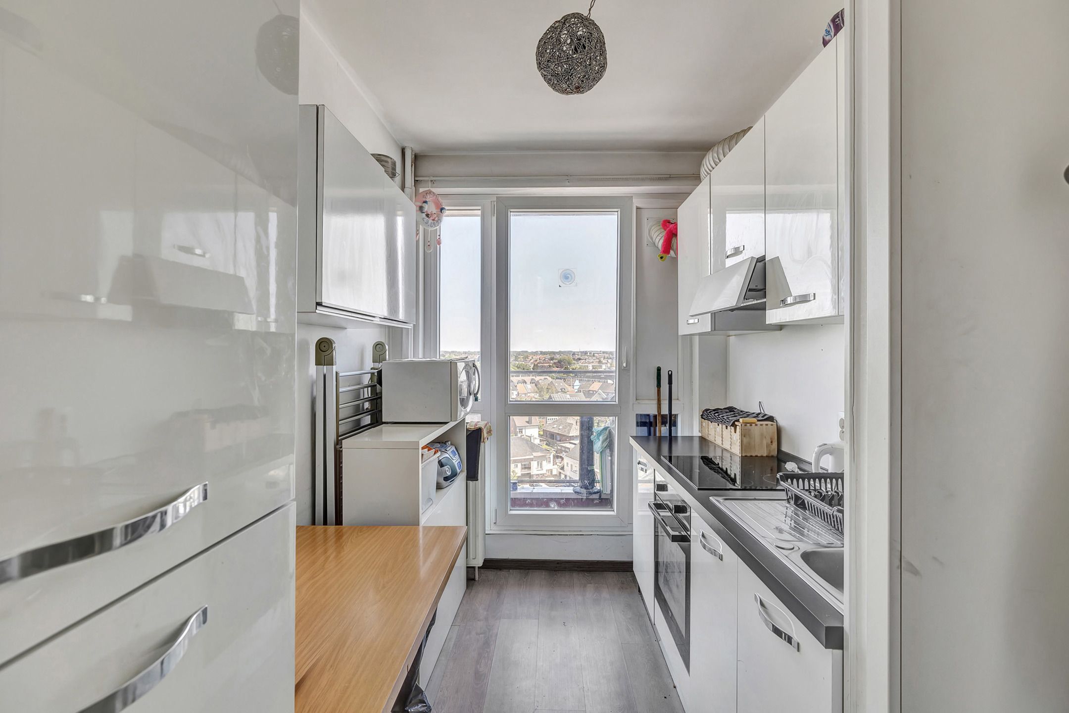 Gerenoveerd appartement met twee slaapkamers in Aalst foto {{pictureIndex}}