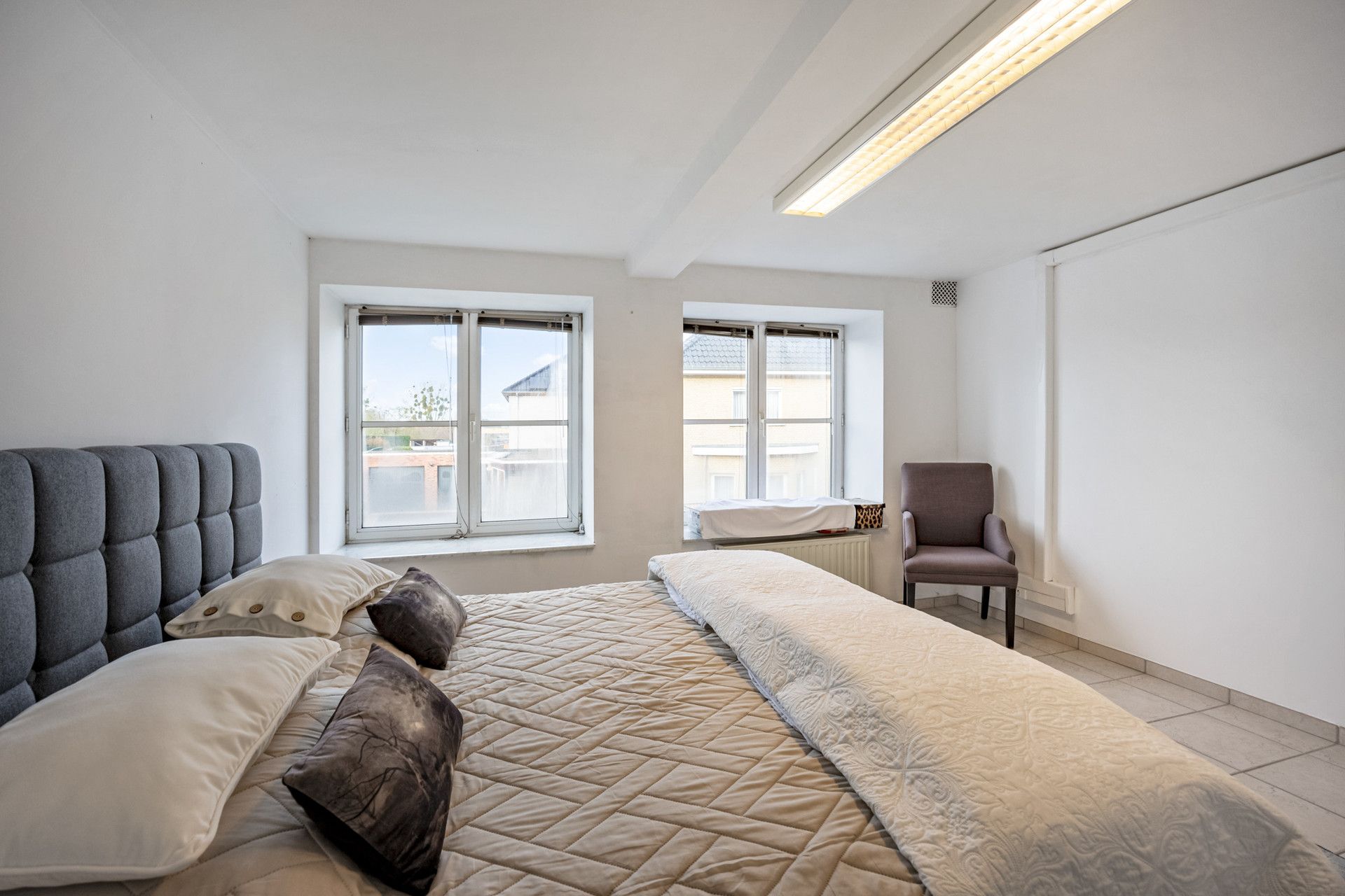 GEBOUW BESTAANDE UIT APP, 3 KANTOORVLOEREN & WERKPLAATS TE BILZEN. foto 16