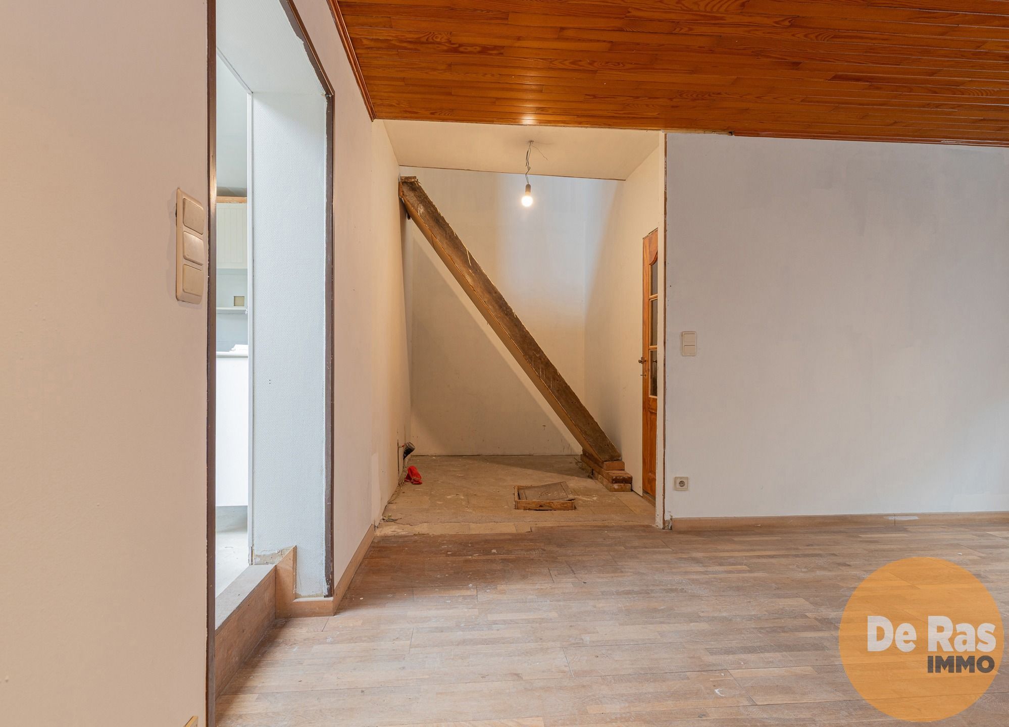 HAALTERT - Verder af te werken woning met 3 slpk en tuin! foto 11
