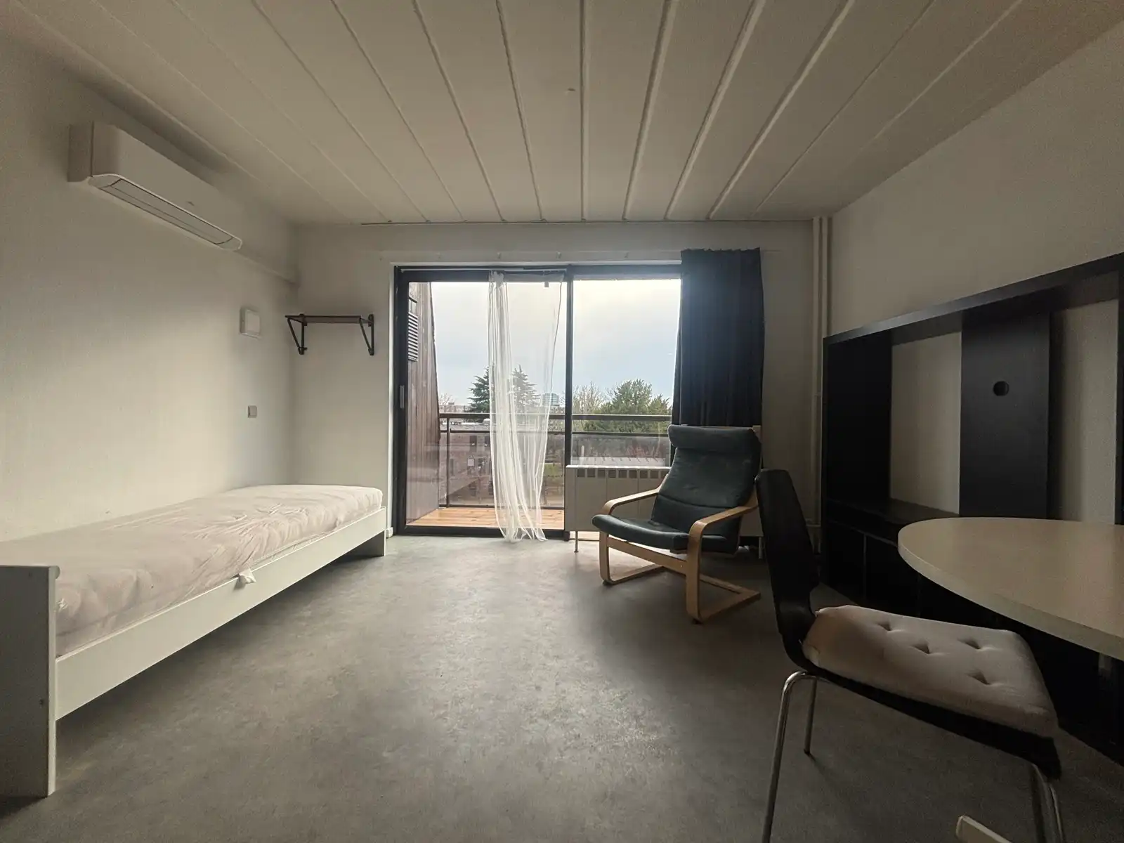 Bemeubelde studio te huur foto 2