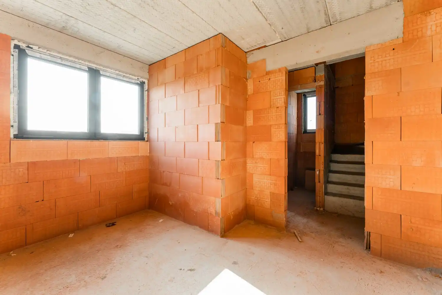 Ruime half open SEMI CASCO gezinswoning op een mooi perceel foto 14