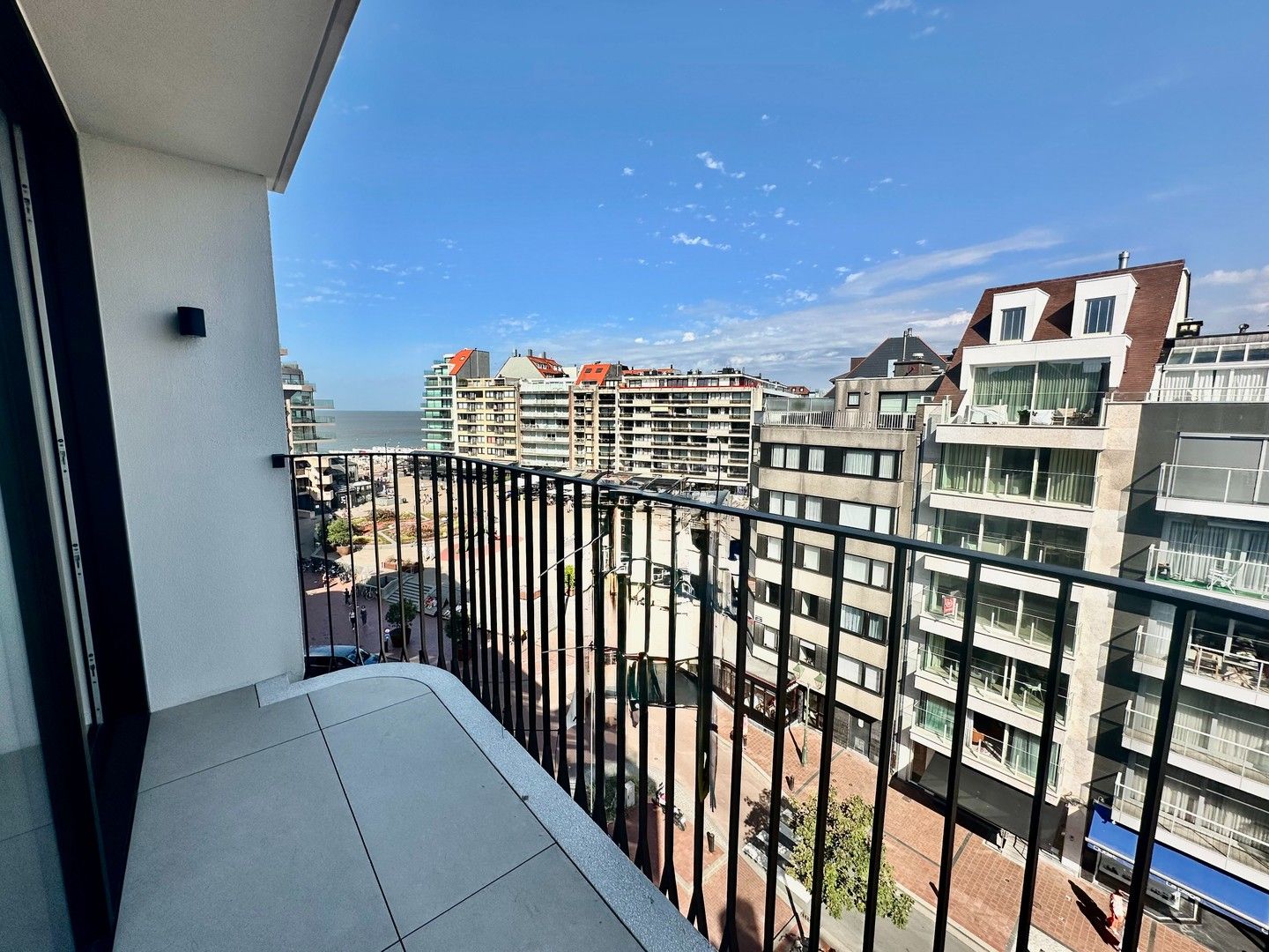 Prachtig nieuwbouw appartement met zijdelings zeezicht in het centrum van Knokke. foto 3