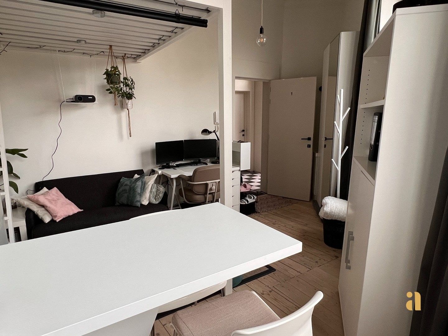 Studio mét meubels in ’t stad foto 4