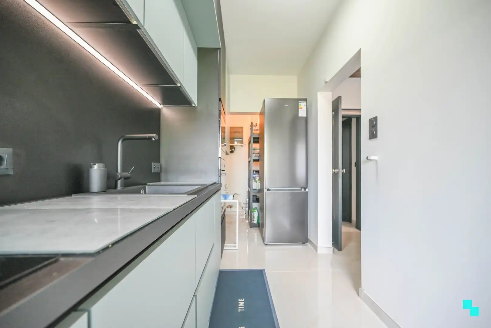 Gerenoveerd appartement in Deerlijk met garage foto 10