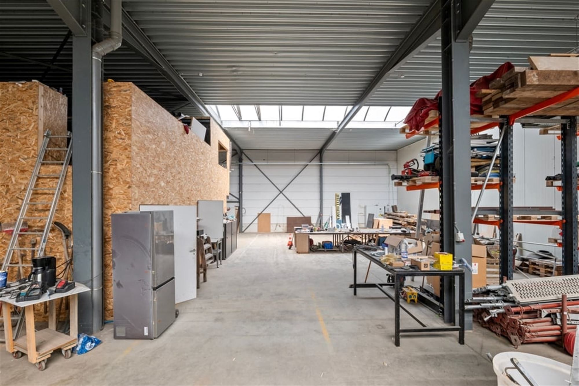 RUIME LOODS VAN 846M² IN SINT-TRUIDEN  foto 9