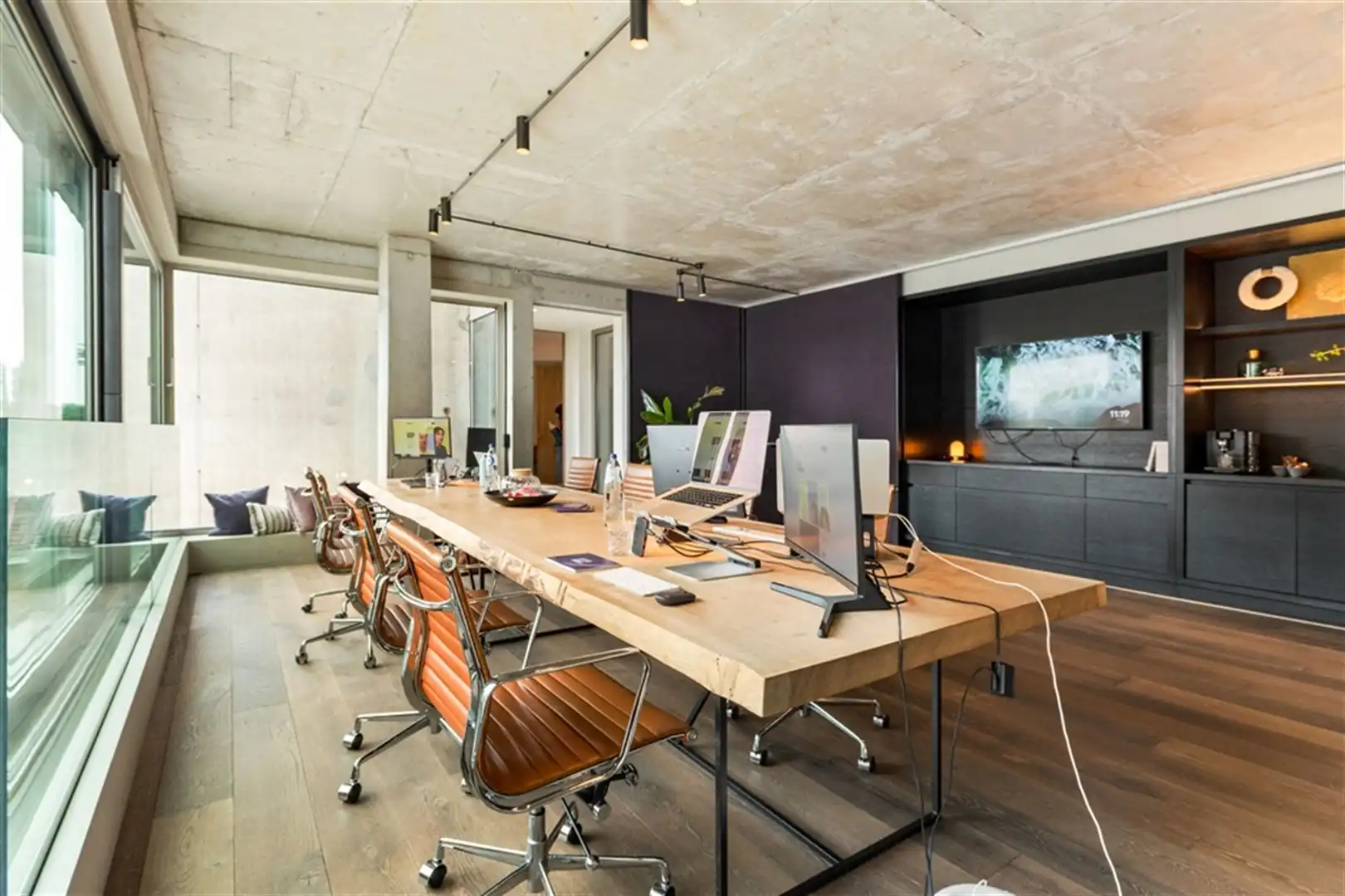 Atypisch landmarkpand te koop op de Kanaalsite van Axel Vervoordt foto 7