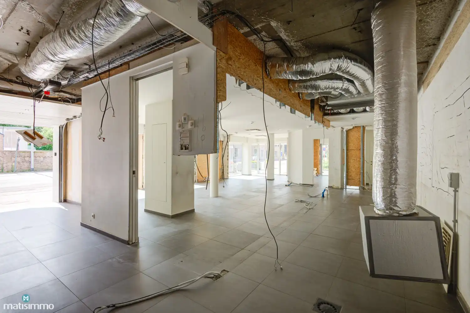 LICHTRIJK HANDELSPAND (174M2) MET VEEL VISIBILITEIT OP EEN TOPLOCATIE IN BEVERST foto 9
