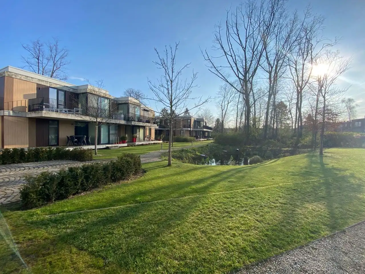 Top-appartement, gelijkvloers foto {{pictureIndex}}