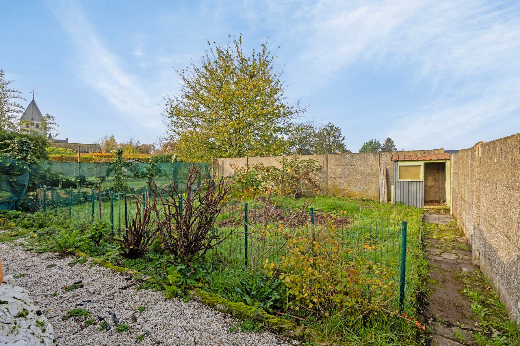 Gezinswoning met 5 slaapkamers, ruime garage en grote tuin foto 27