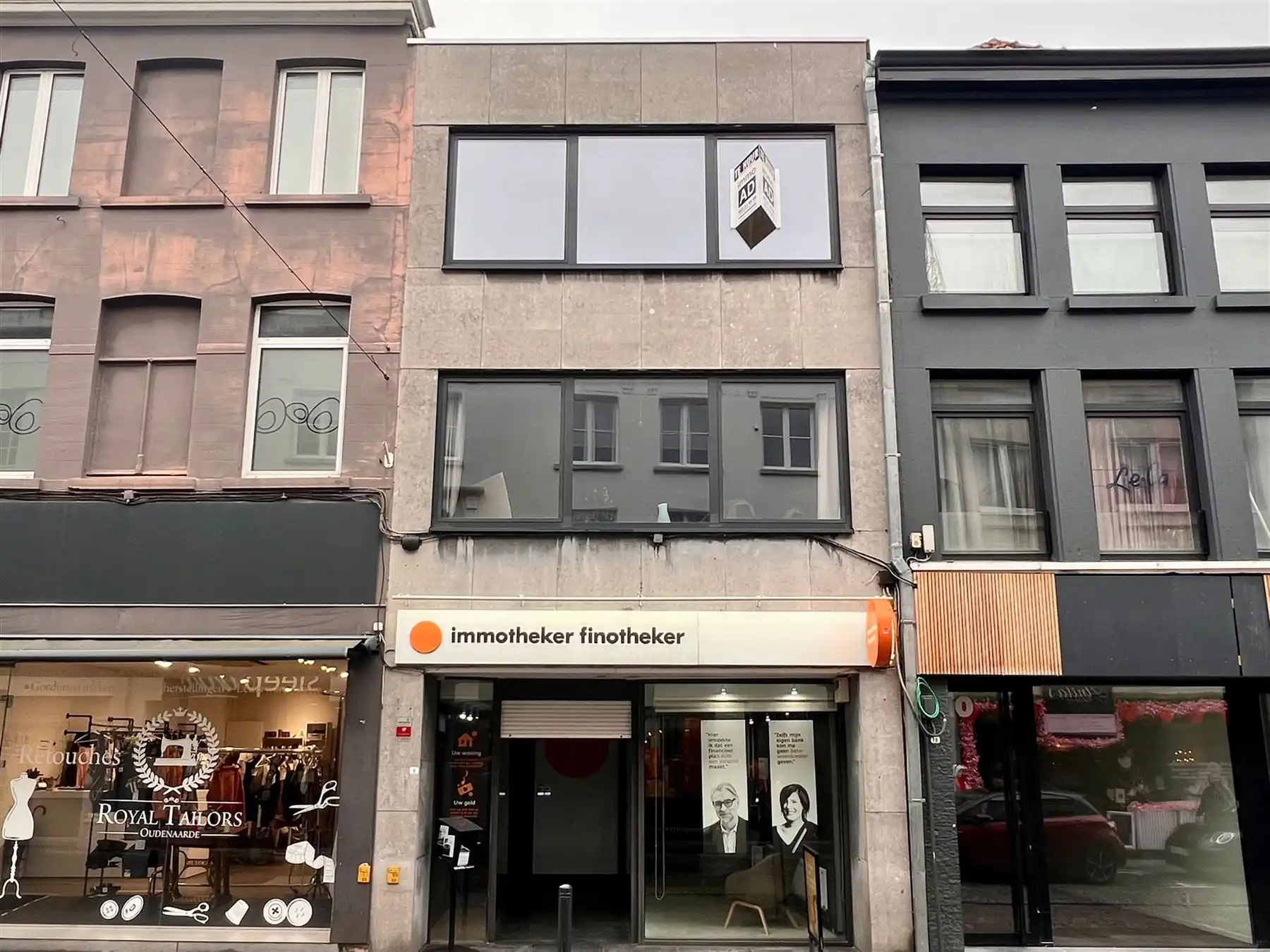 Opgefrist, praktisch en centraal gelegen appartement foto {{pictureIndex}}