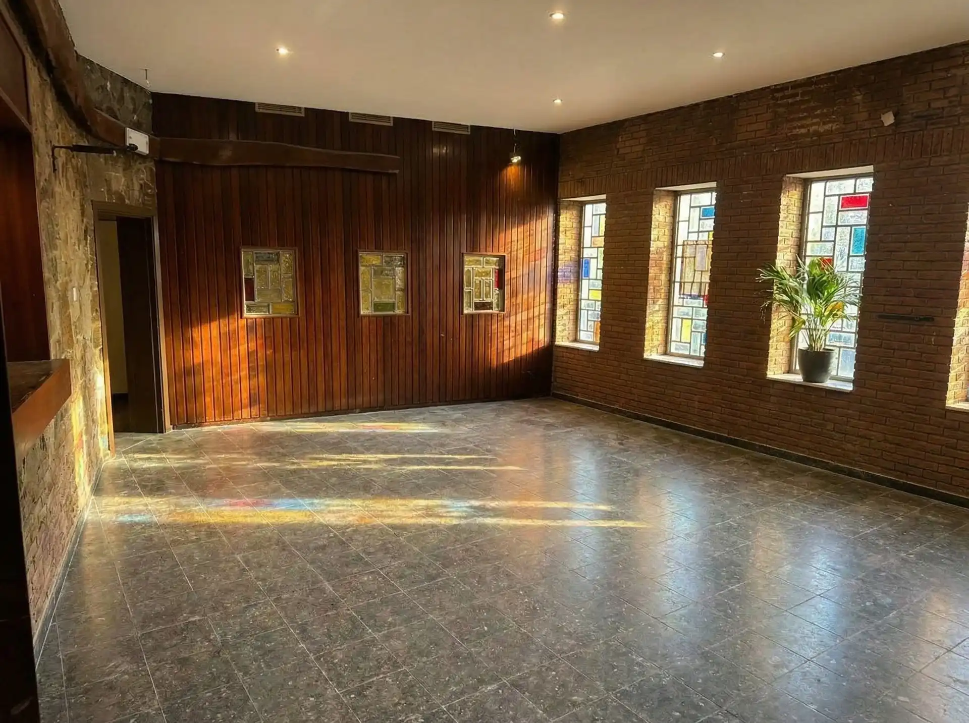 Handelsgelijkvloers (café) op commerciële ligging – 2020 foto 10