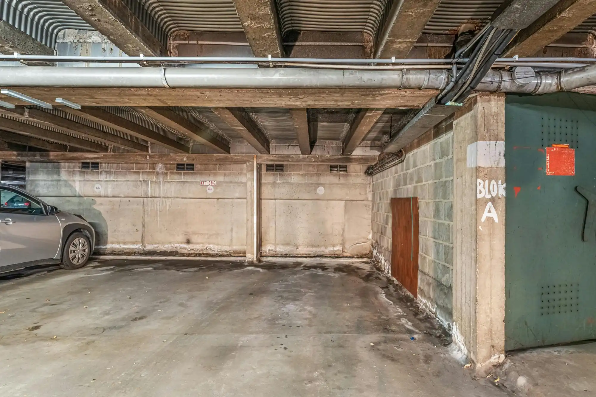 Instapklaar penthouse met 2 slaapkamers en autostandplaats in Hasselt foto 13