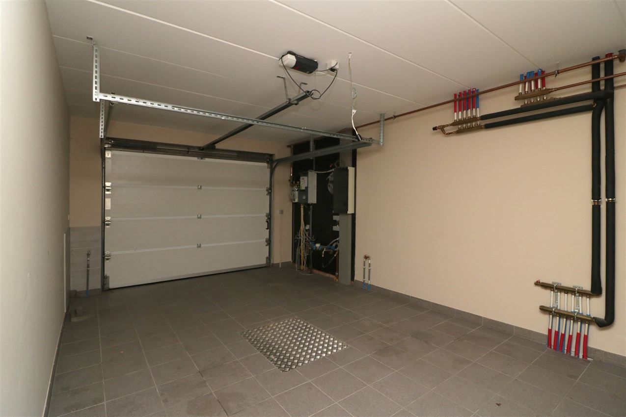 Recente woning met vier slpk, tuin, garage op rustige locatie foto 33