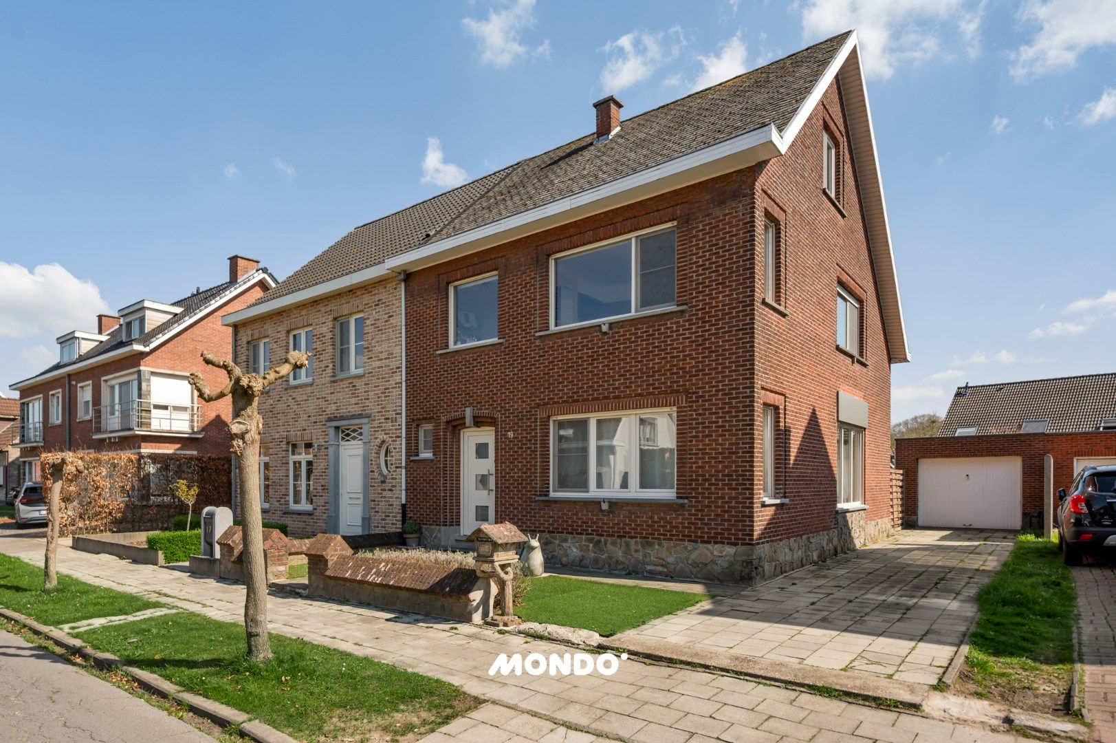Half open woning met garage! foto 2