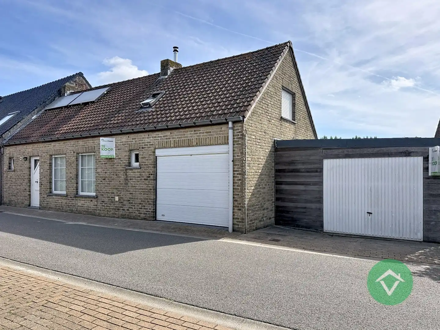 Hoofdfoto van de publicatie: Woning met garage in centrum van Ichtegem