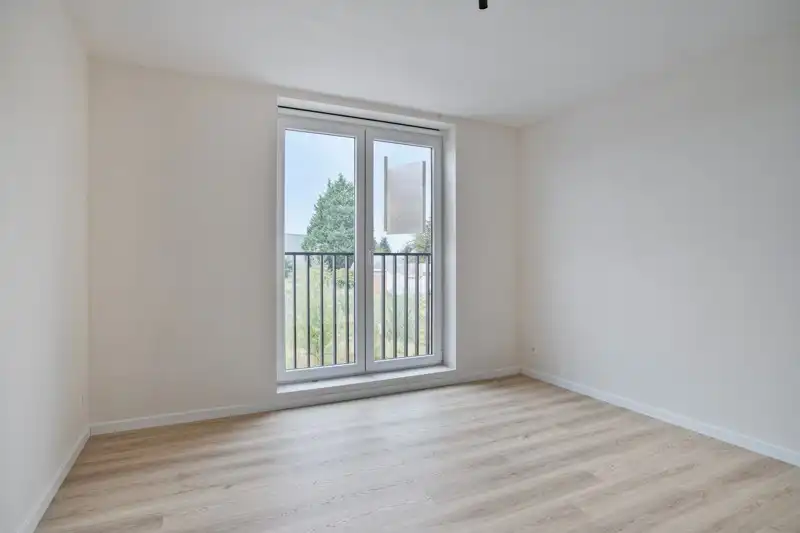 Prachtige, verrassend ruime nieuwbouwwoning met 3 slaapkamers én inpandige garage te koop in Dentergem! foto 11