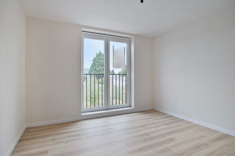 Prachtige, verrassend ruime nieuwbouwwoning met 3 slaapkamers én inpandige garage te koop in Dentergem! foto 11