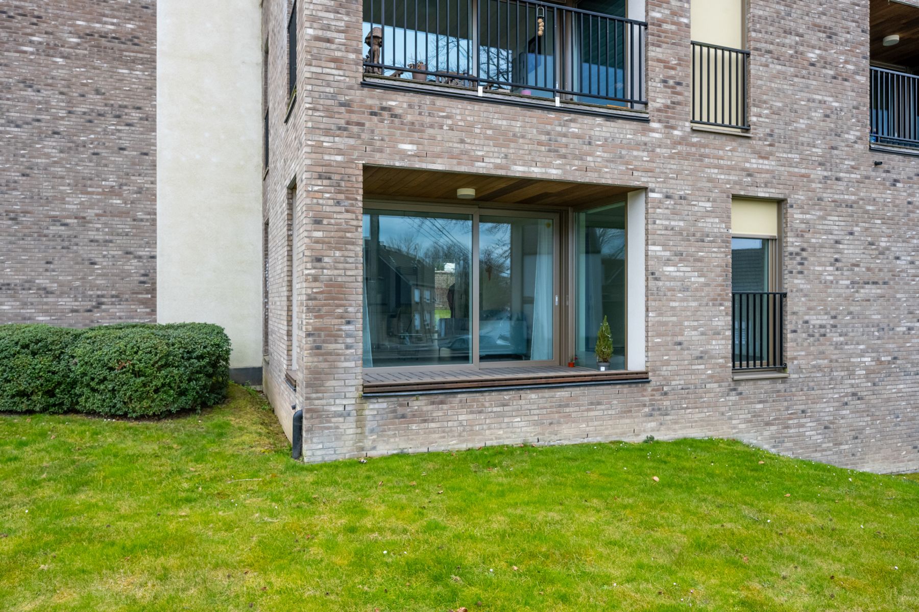 Serviceflat met terras en autostaanplaats in Viane foto 16