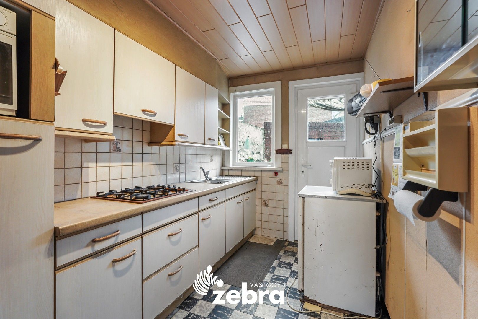 Te renoveren stadswoning met aparte garage in centrum Tielt. foto 4