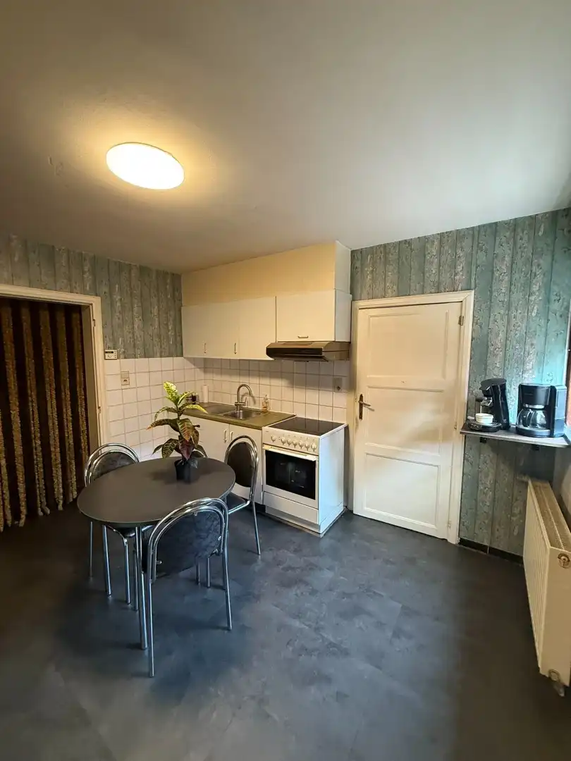 Opbrengsteigendom bestaande uit 2 halfopen woningen met garage en tuin te Hechtel. foto 3