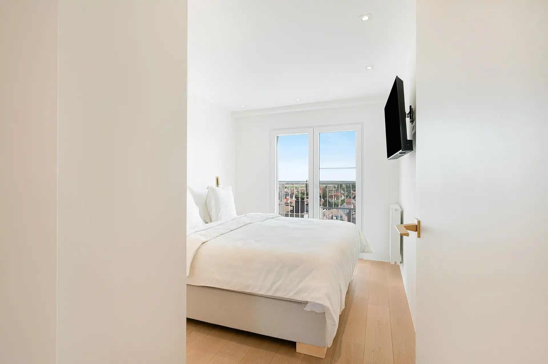 Prachtig gerenoveerd penthouse met panoramische zichten en zonnige ruime terrassen gelegen op de Zeedijk te Duinbergen foto 18