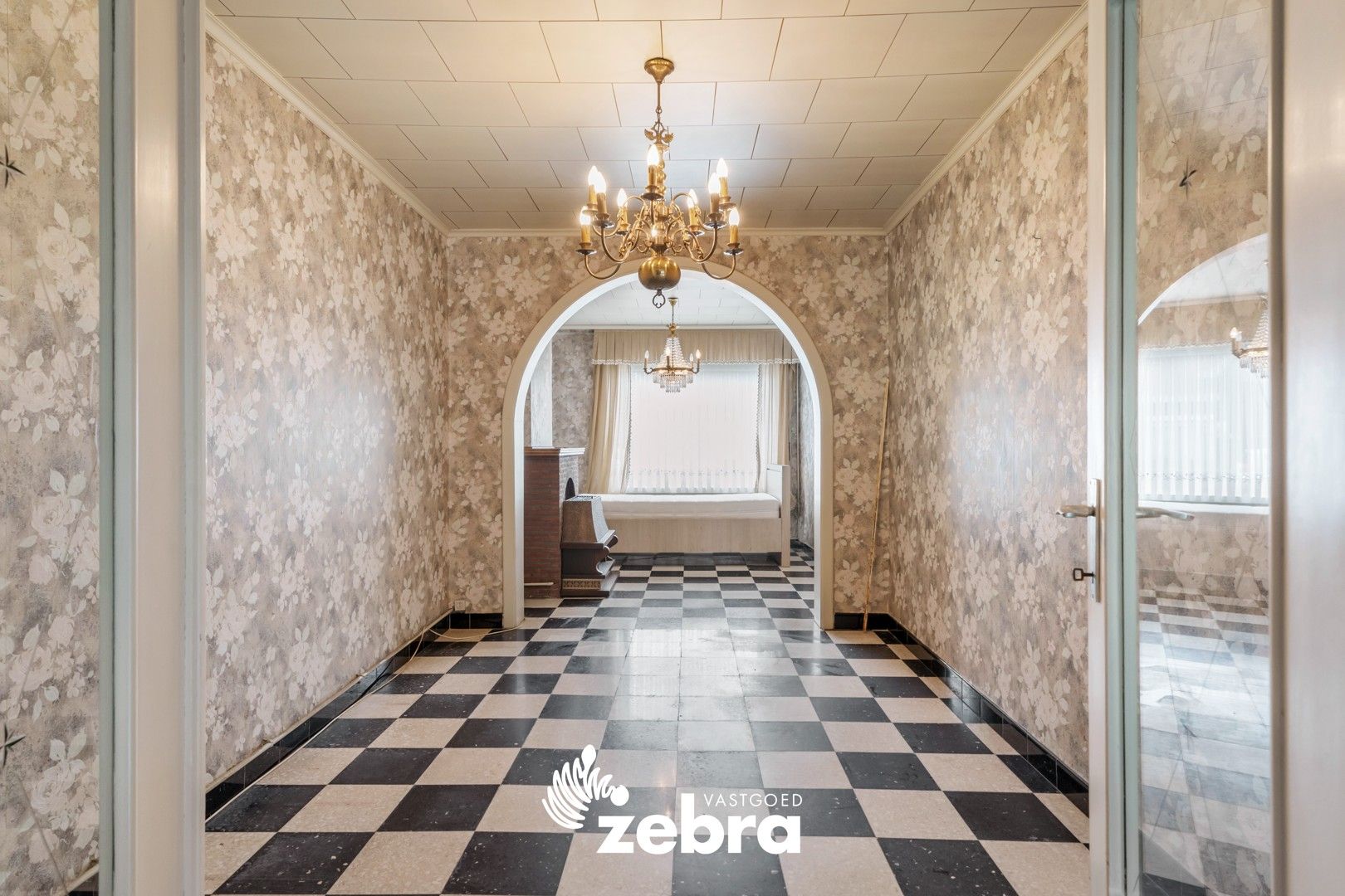 Te renoveren woning met 3 slaapkamers te Oostrozebeke! foto 2