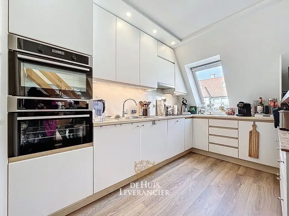 Uw eigen plek aan zee: stijlvol duplex-appartement met 3 slpks in het hart van Koksijde foto 10