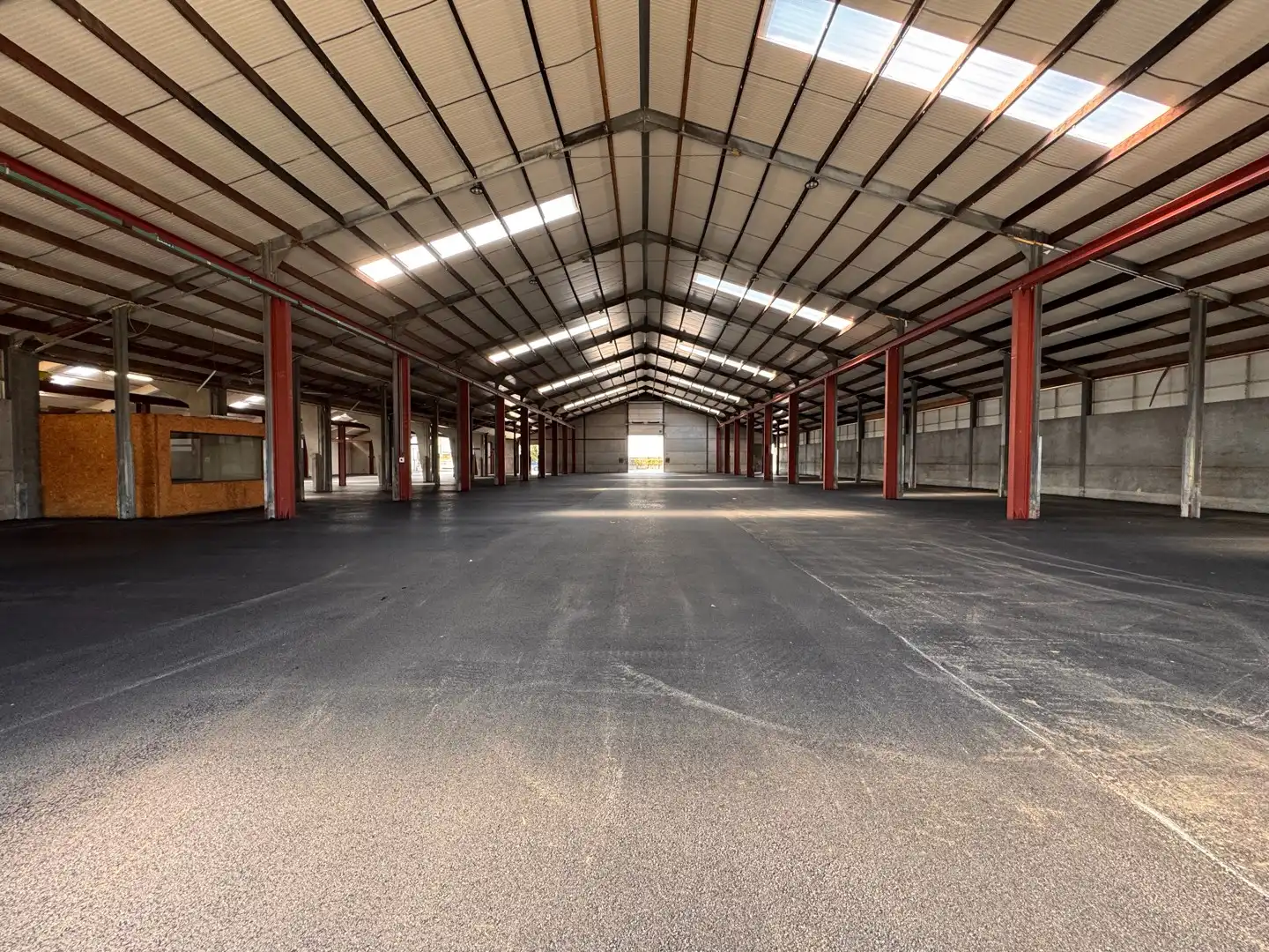 Magazijnruimte van 4.000 m² in Zwevezele foto 7