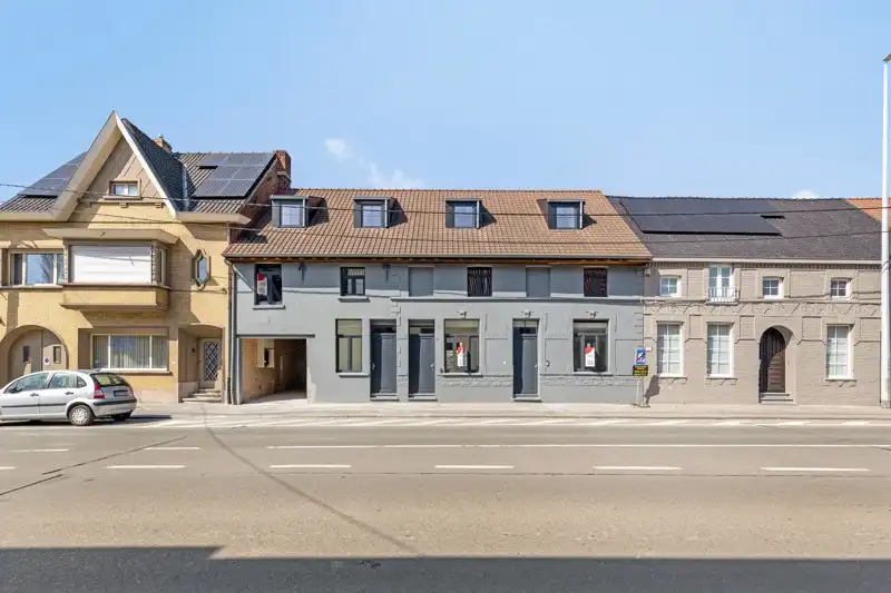 Volledig gerenoveerd, 1 slaapkamer appartement  met terras en parkeerplaats TE KOOP in Beveren-Leie! foto {{pictureIndex}}