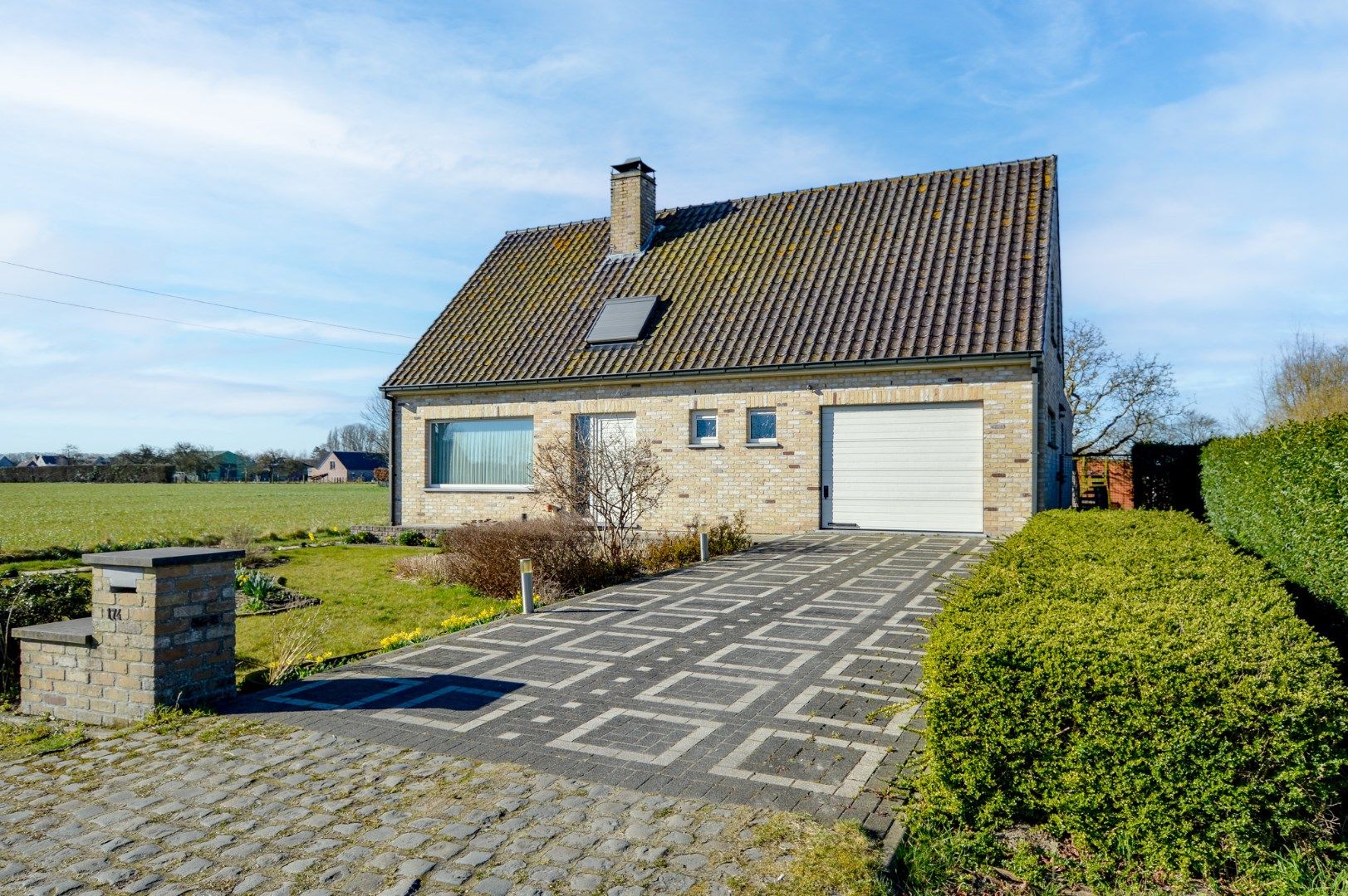 Landelijke gelegen open bebouwing op 2.568 m² te Eernegem foto 2
