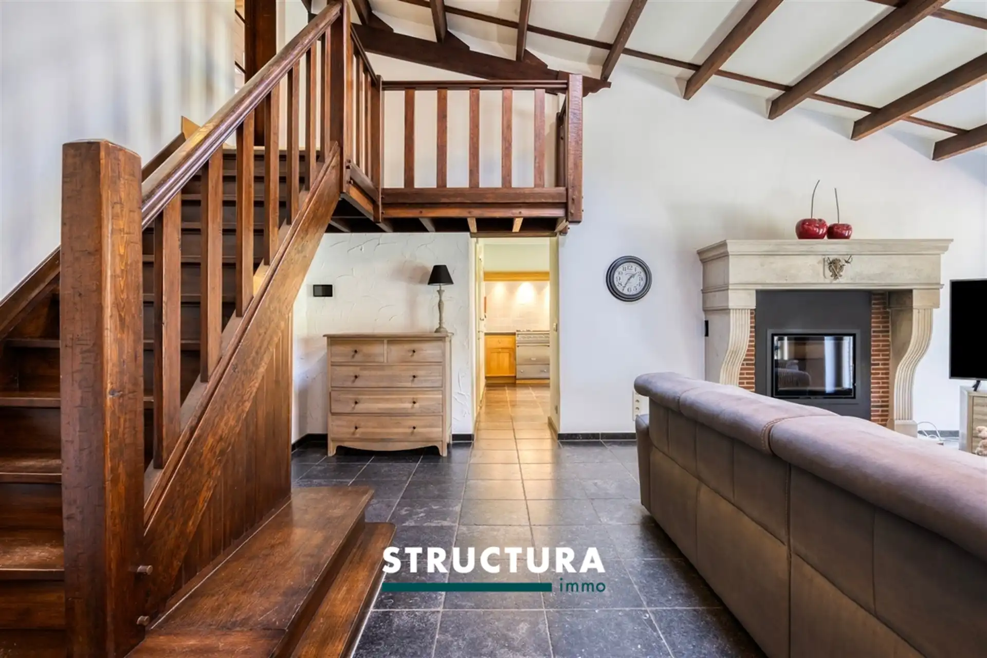 Prachtige woning met ruime loods foto 5