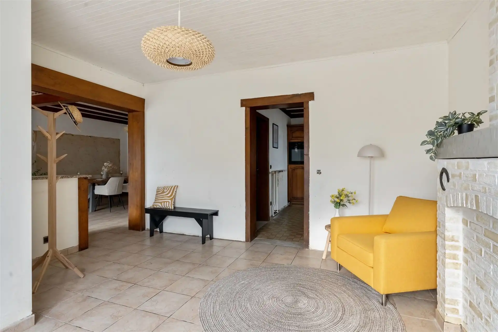 Renovatiewoning met garage en tuin. foto 2