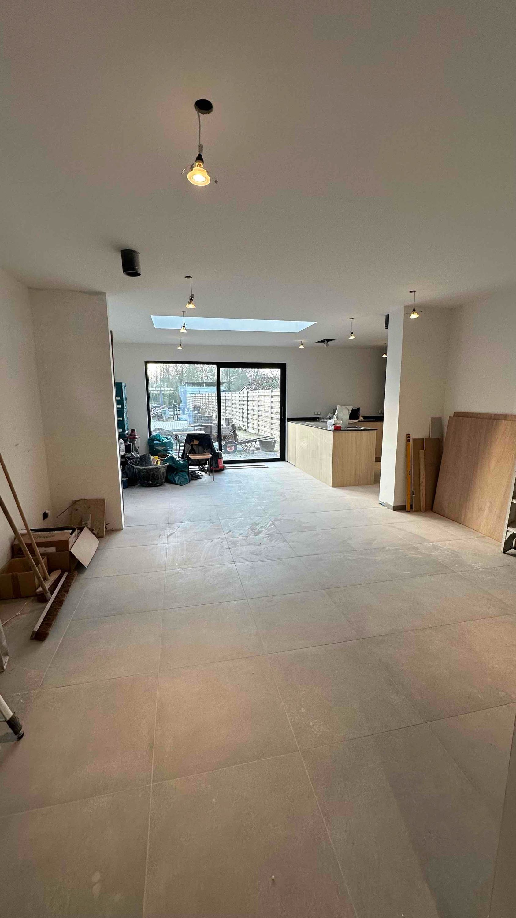 Nieuwbouwwoning met 2 slaapkamers en terras. foto 5