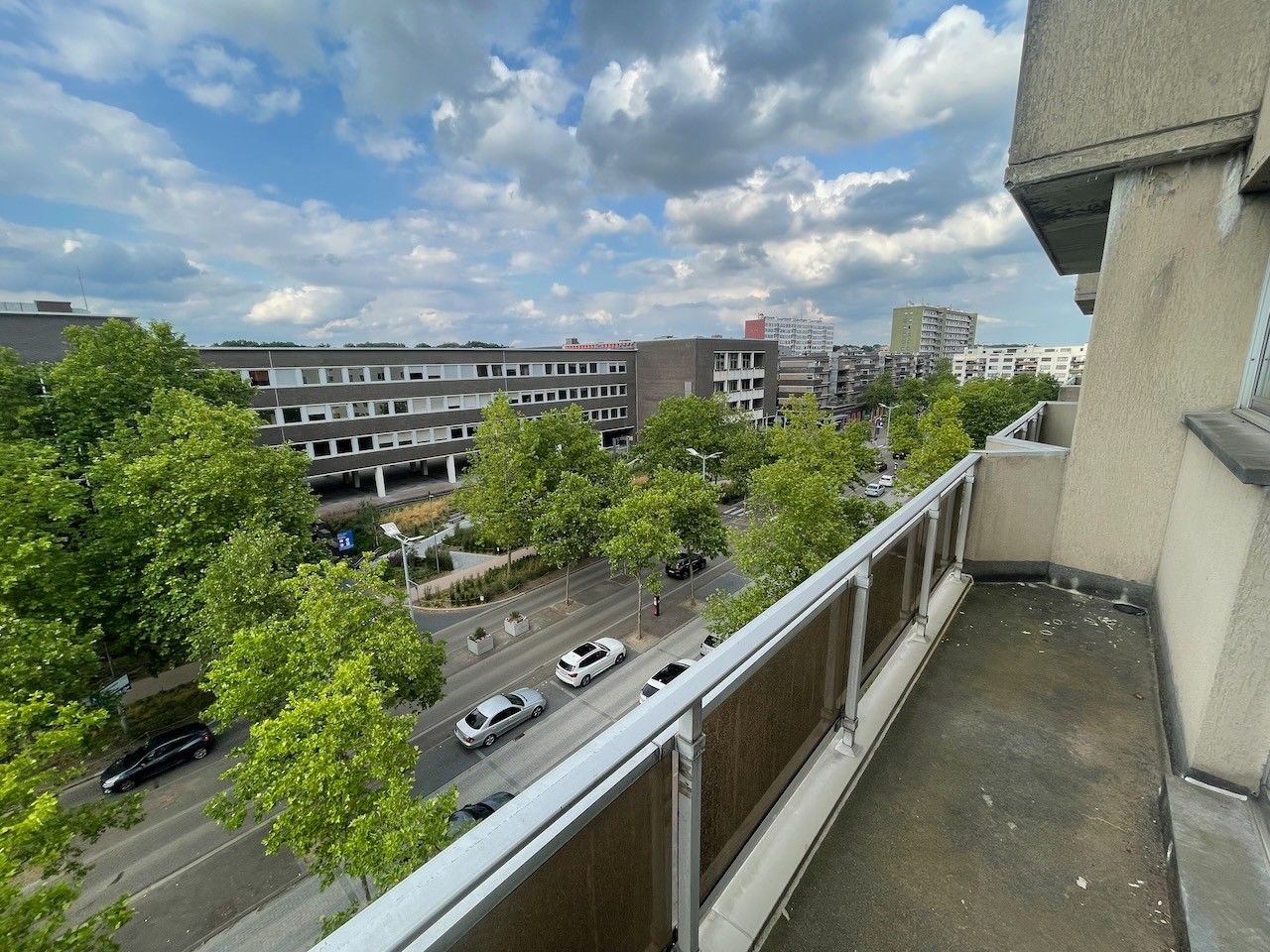 Genk-centrum - Dieplaan 43/53 - Appartement met 1 slaapkamer, terras en afgesloten garage. foto 11
