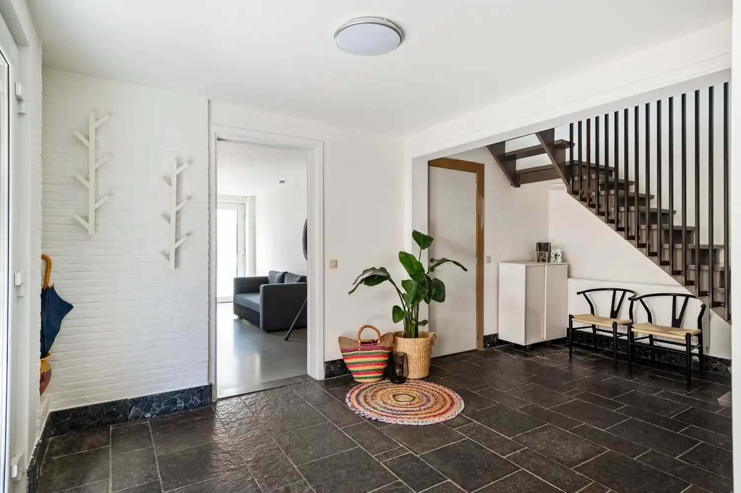 Halfopen huis met 4 slaapkamers, tuin en garage foto 2