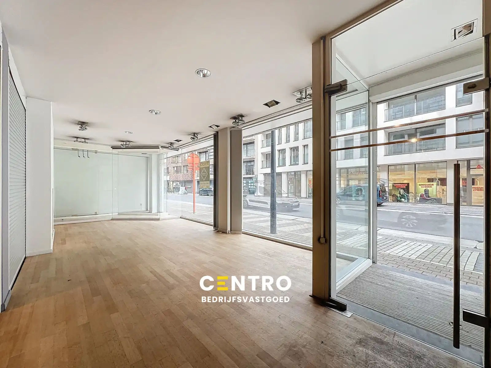 Winkelruimte van ± 212 m² te Roeselare - dicht bij de Grote Markt aan héél AANTREKKELIJKE prijs! foto 2