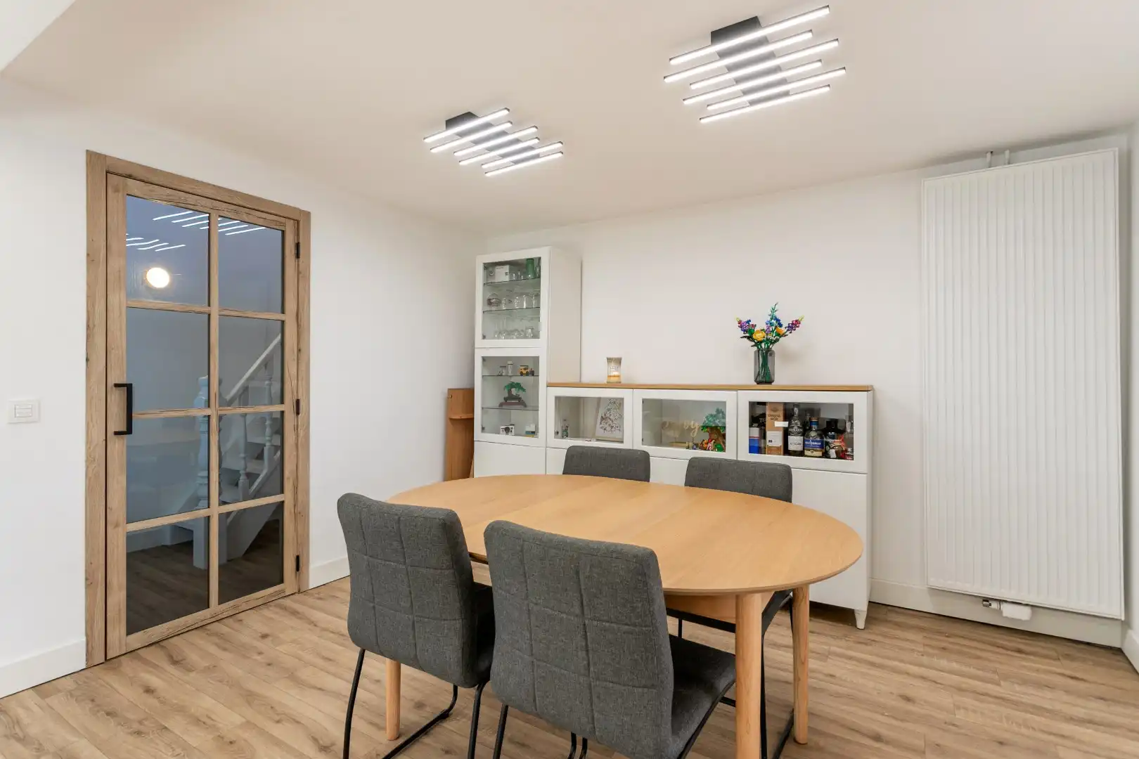 Instapklare woning met 3 slaapkamers, tuin en 2 garages.  foto 5