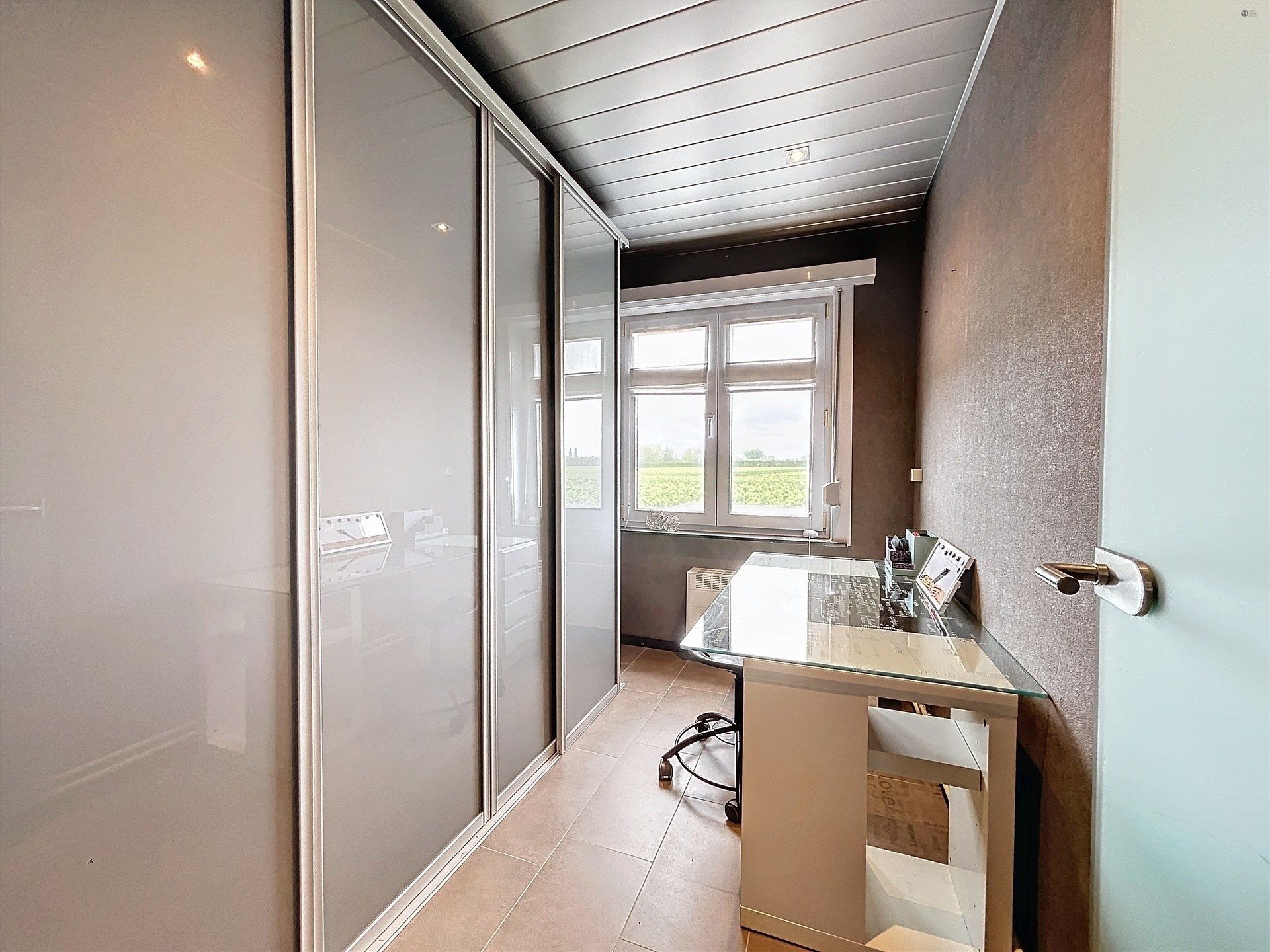 Instapklare half open bebouwing met 3 slaapkamers, ruime garage en tuin op perceel van 261m². foto 16