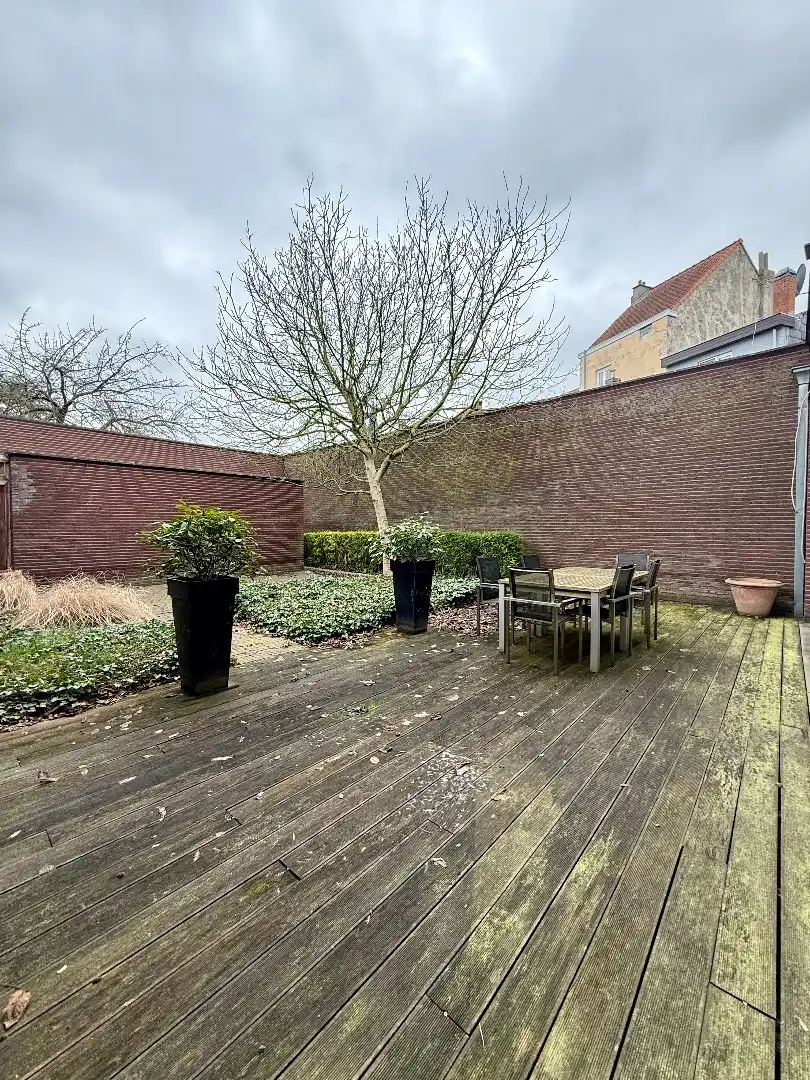 Handelsgelijkvloers met depot en weldra 2 lofts of 4 appartementen. foto 12