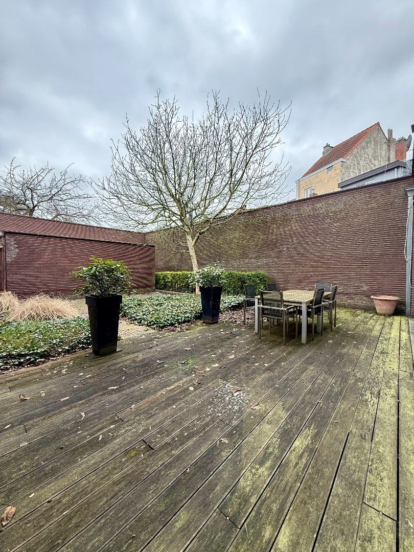 Handelsgelijkvloers met depot en weldra 2 lofts of 4 appartementen. foto 12