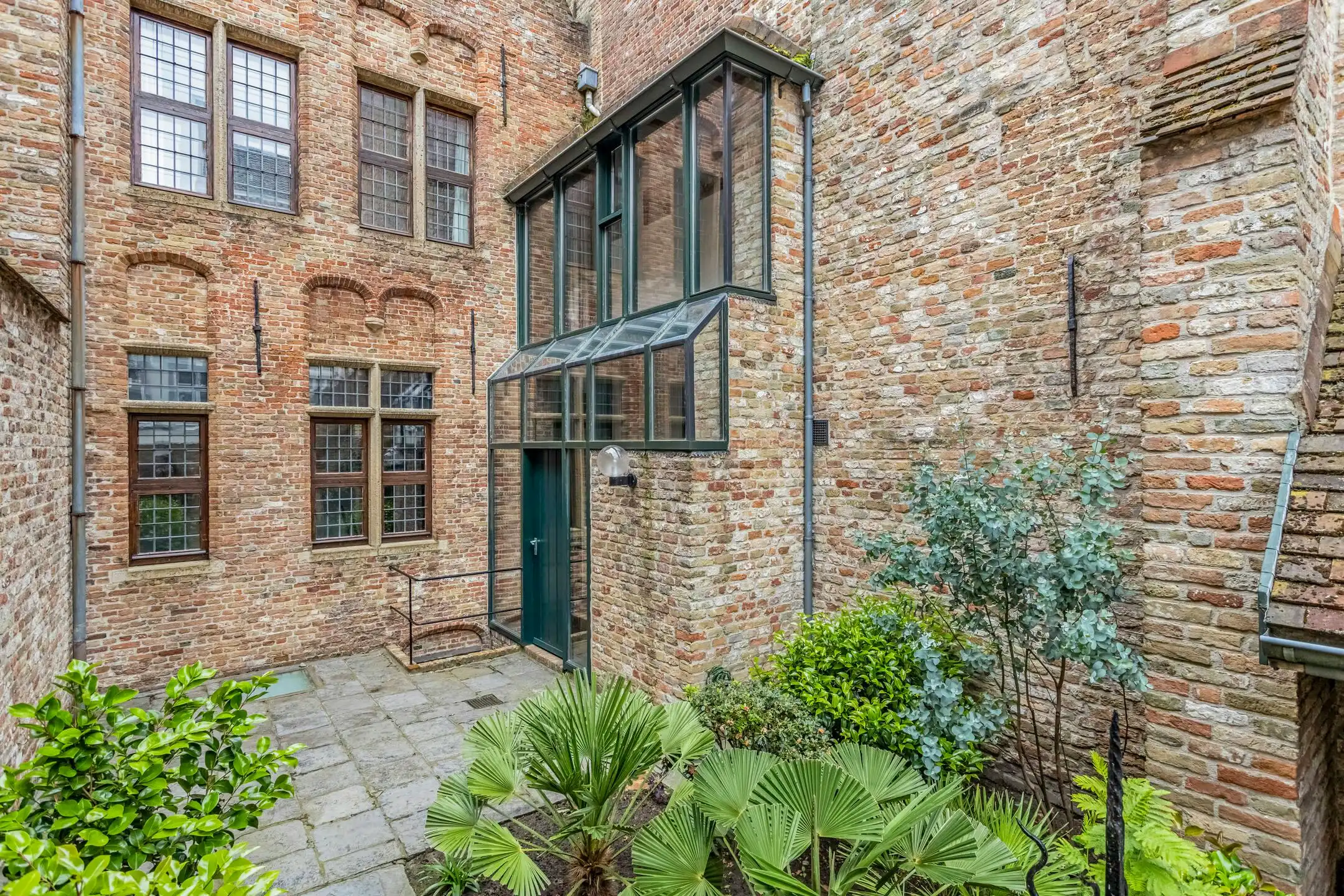 Unieke beschermde stadsparel in de schilderachtige Vlamingstraat te koop foto 5