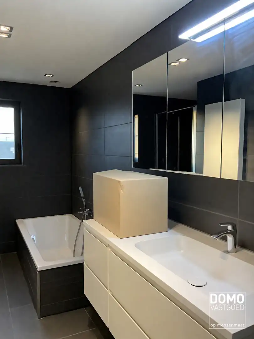 MODERNE WONING MET 3 SLAAPKAMERS, PRAKTIJKRUIMTE EN TUIN TE HUUR IN KERMT!  foto 13