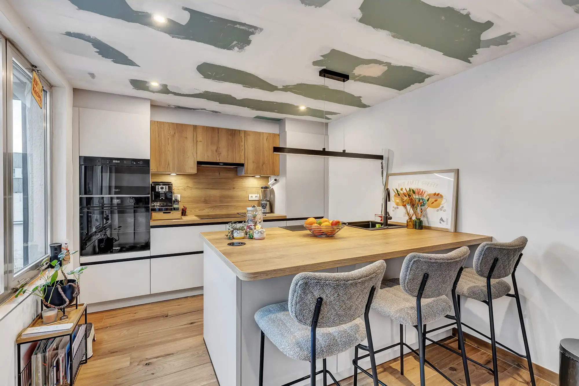 Strategisch gelegen, instapklare woning met veel potentieel foto 8