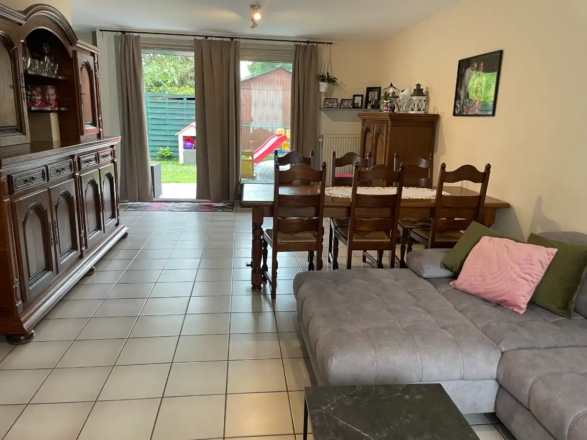 EENGEZINSWONING + garage & tuin foto 16