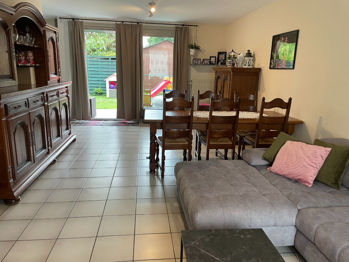 EENGEZINSWONING + garage & tuin foto 8