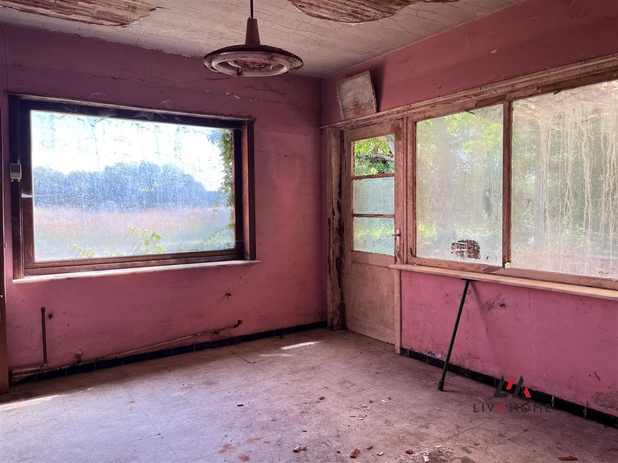 woning met 2,8 ha grond foto 21