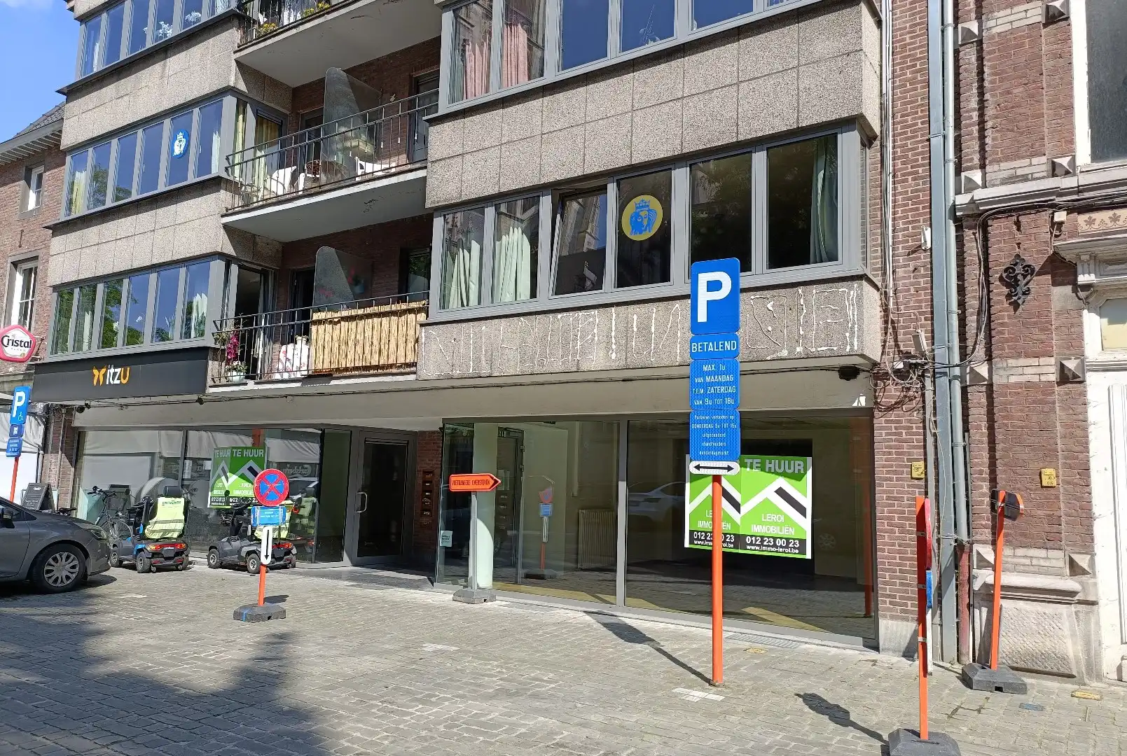 GELIJKVLOERS HANDELSPAND/KANTOOR IN HET CENTRUM foto {{pictureIndex}}